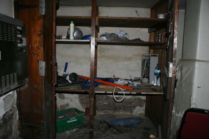Very Interesting Abandoned Building (75 pics)