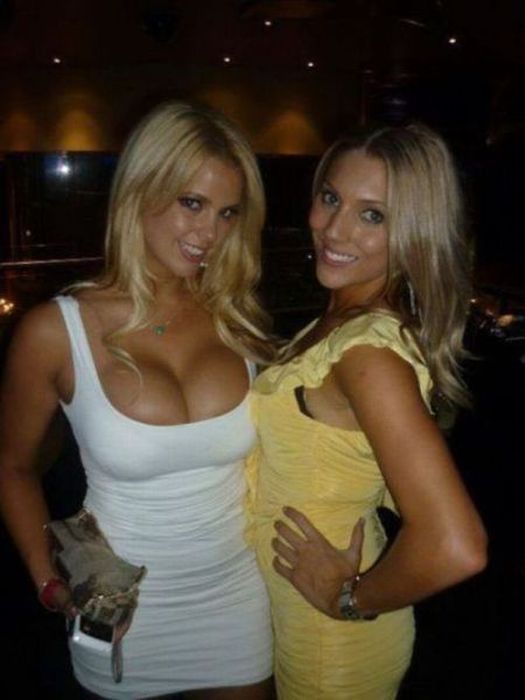 Pretty Girls in Tight Dresses. Part 11 (53 pics)