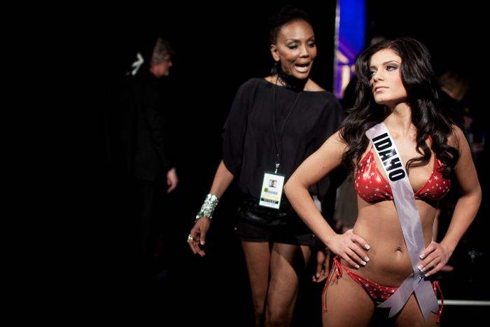 Behind the Scenes of Beauty Pageants (48 pics)
