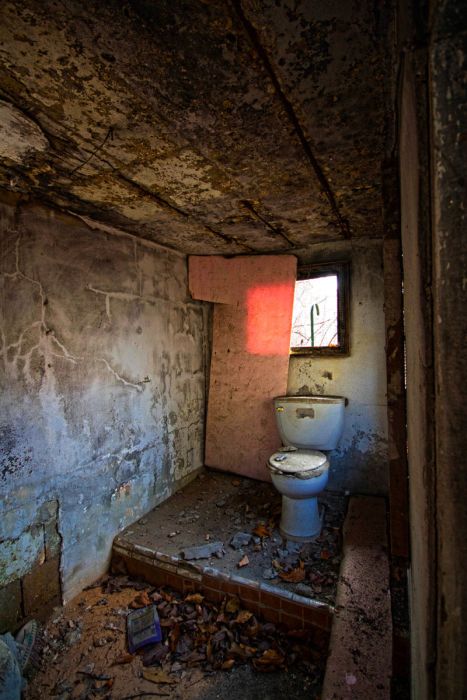 Abandoned Mental Hospital (24 pics)