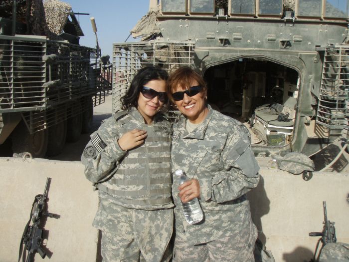 Американская военная девушка. Женщины в армии США. Женщины солдаты США. Девушки военные армии США. Американские военные девушки в Дамаске.
