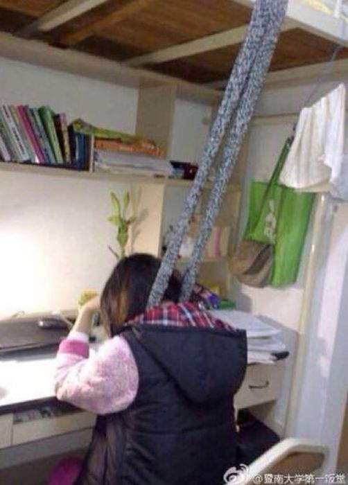 This Is How Chinese Students Study at Night (9 pics)