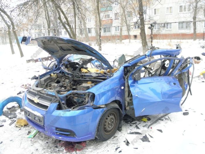 Methane Gas Cylinder Exploded Inside a Car (6 pics)