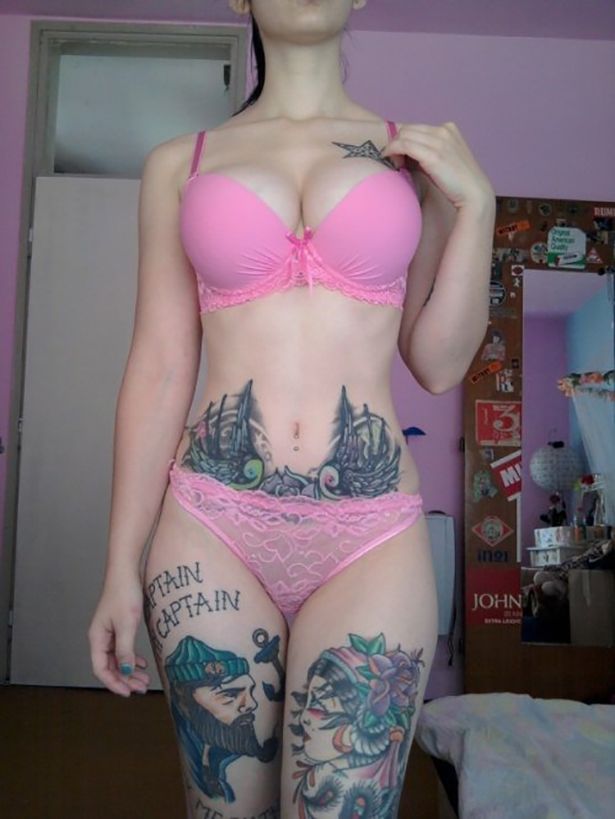 Sexy Tattoo Girls (43 pics)