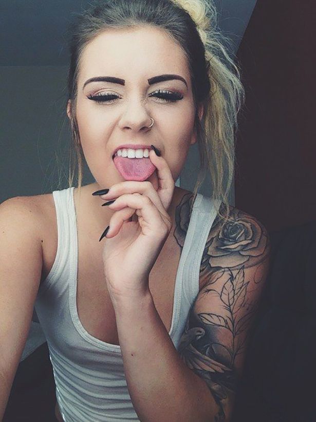 Sexy Tattoo Girls (43 pics)