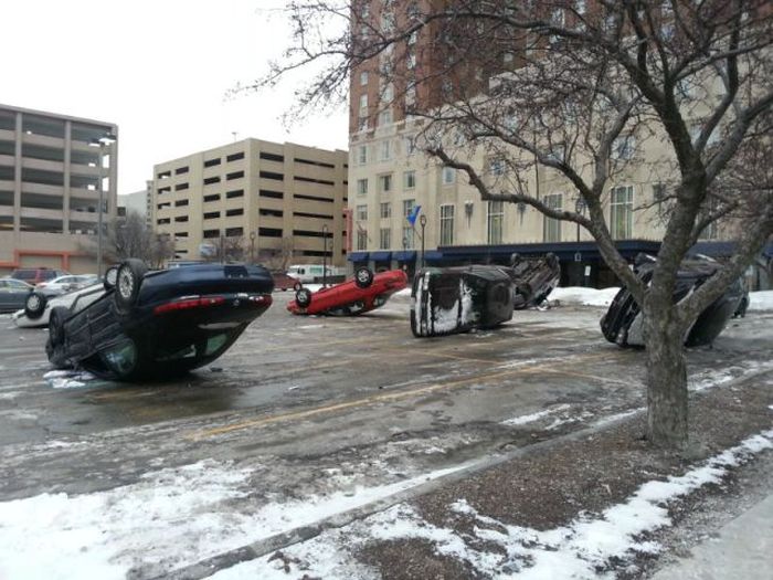 Upside Down Cars (4 pics)