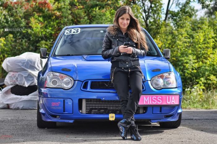 Hot Girls and Awesome Cars (52 pics)