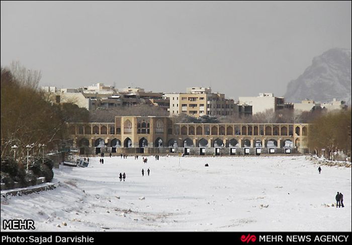 Snowstorm in Iran (45 pics)