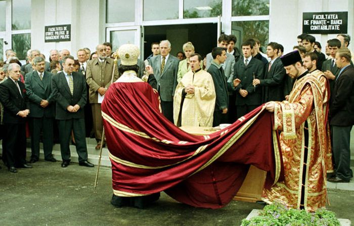 Romanian Priests Bless Just About Everything (20 pics)