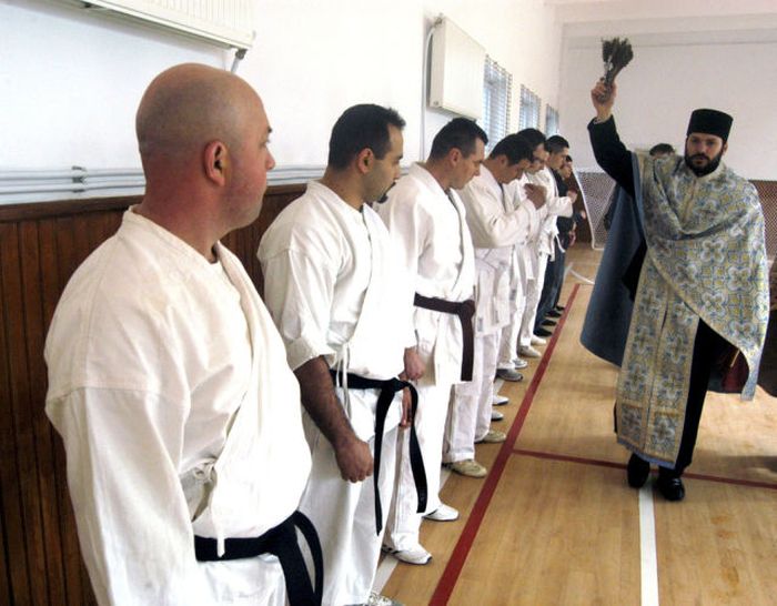 Romanian Priests Bless Just About Everything (20 pics)