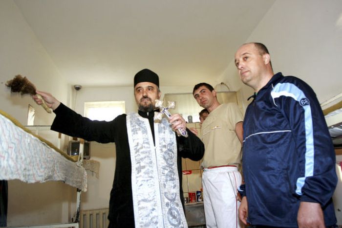 Romanian Priests Bless Just About Everything (20 pics)