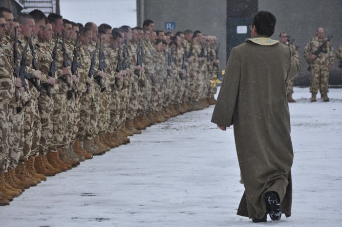 Romanian Priests Bless Just About Everything (20 pics)