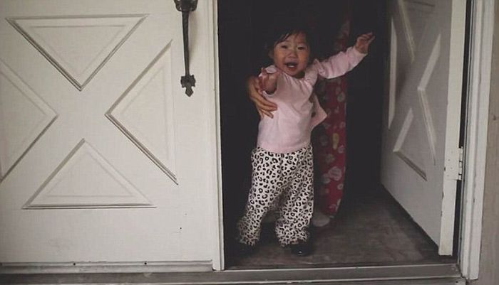Little Girl Sees Rain for the First Time (6 pics)