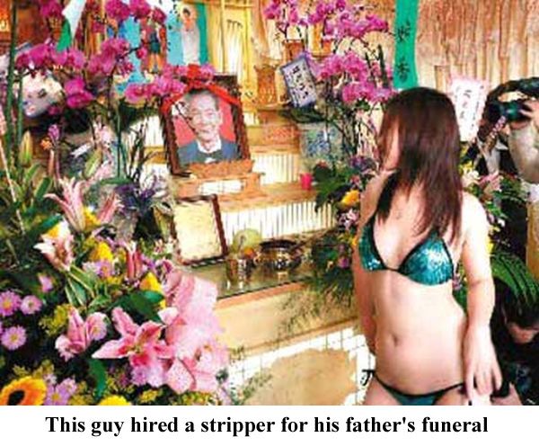 Odd Funerals (19 pics)