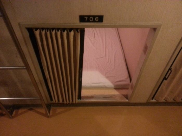 What Is It Like to Stay at a Tokyo Capsule Hotel (5 pics)