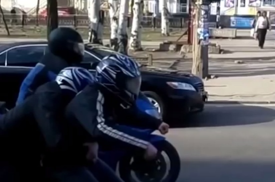 Hilarious Motorcyclists Prank
