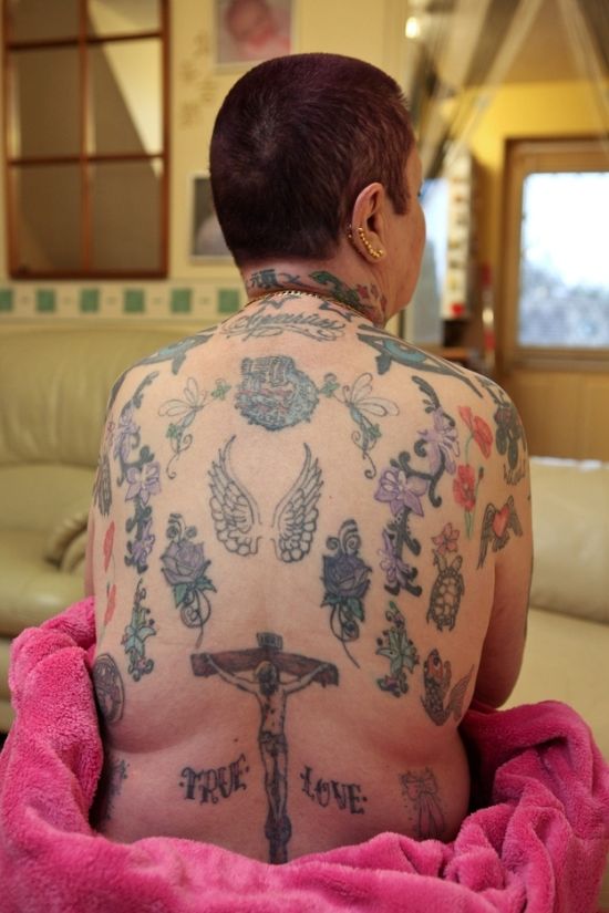 Grandmother with 286 Tattoos (9 pics)