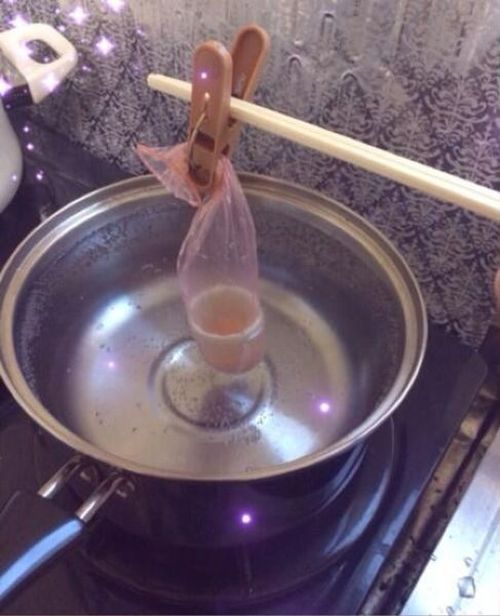 How to Cook an Egg Inside a Condom (4 pics)