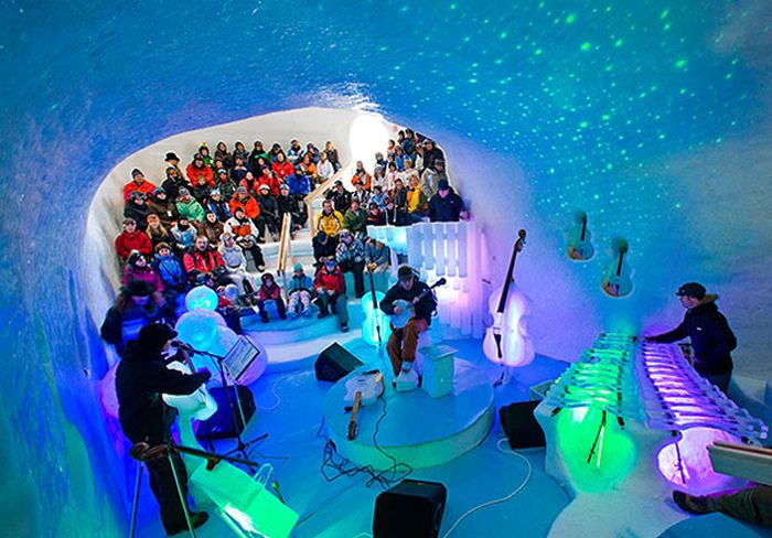 Performance Hall in Ice (15 pics)
