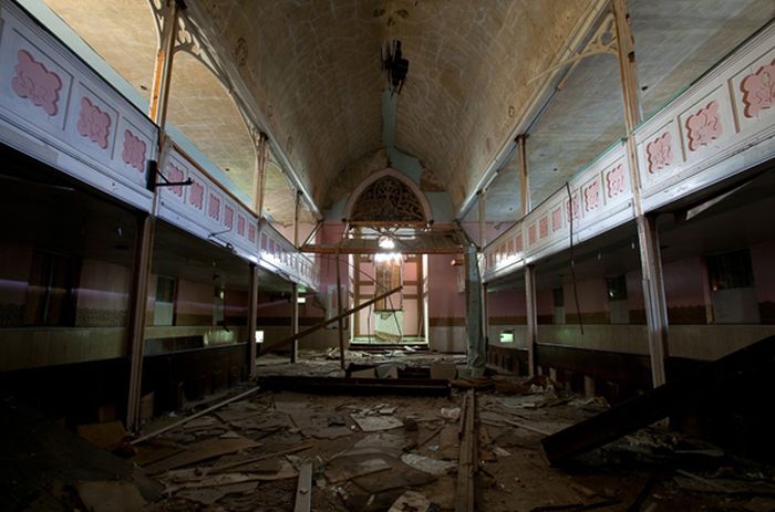 Abandoned Churches of Detroit (27 pics)