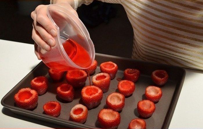 Strawberry Margarita Jello Shots (6 pics)