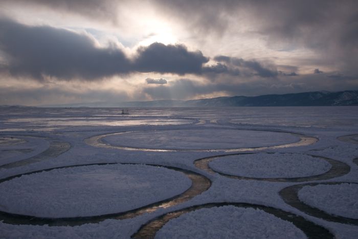 Lake Baikal Surface Artwork (22 pics)