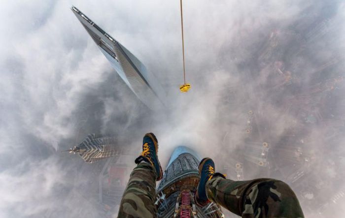 On the Top of the Shanghai Tower (13 pics + video)