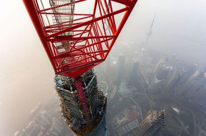 On the Top of the Shanghai Tower (13 pics + video)
