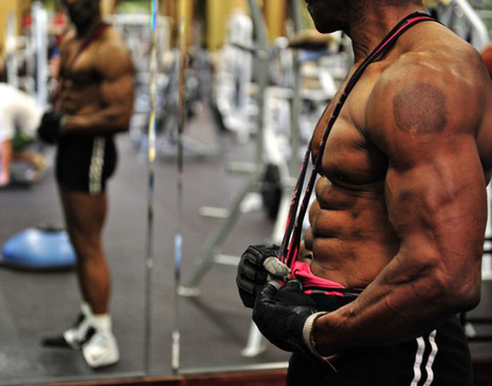 70-Year-Old Bodybuilder (30 pics)