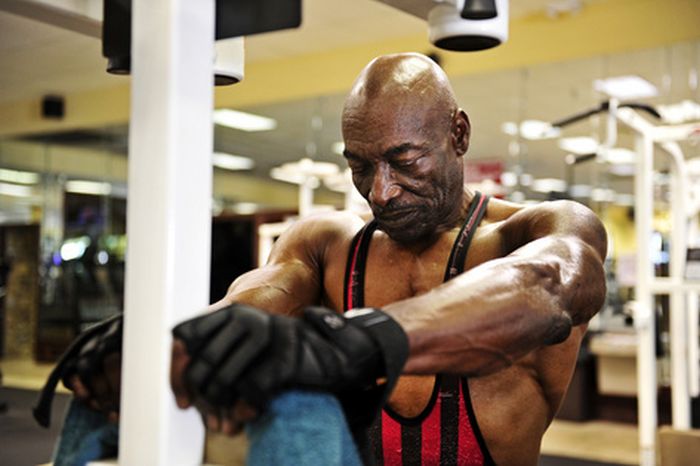 70-Year-Old Bodybuilder (30 pics)