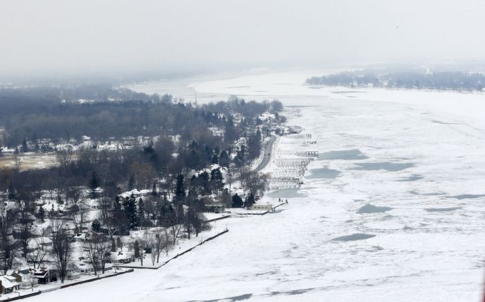 The Great Lakes Are Nearly Frozen Over For The First Time In 20 Years (11 pics)