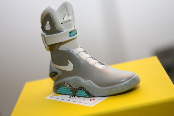 "Back To The Future" Power Laces (4 pics)