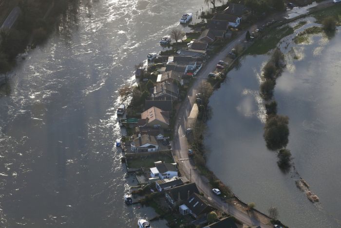 Thames Flooding (37 pics)