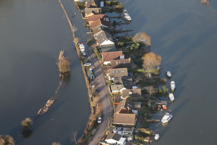 Thames Flooding (37 pics)