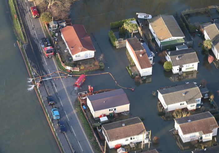 Thames Flooding (37 pics)