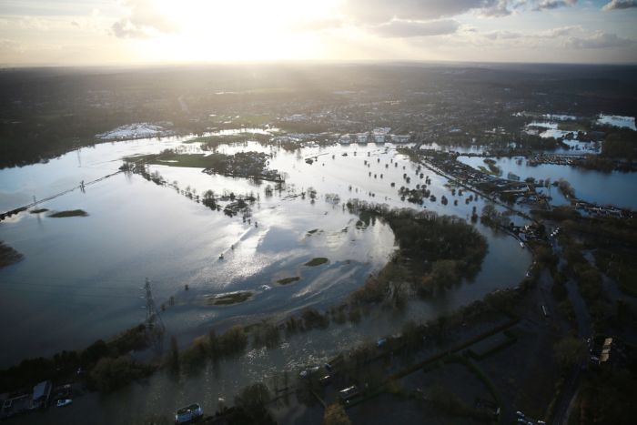 Thames Flooding (37 pics)