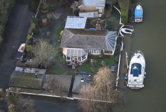 Thames Flooding (37 pics)