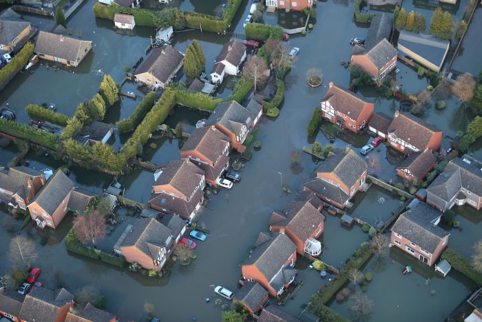 Thames Flooding (37 pics)