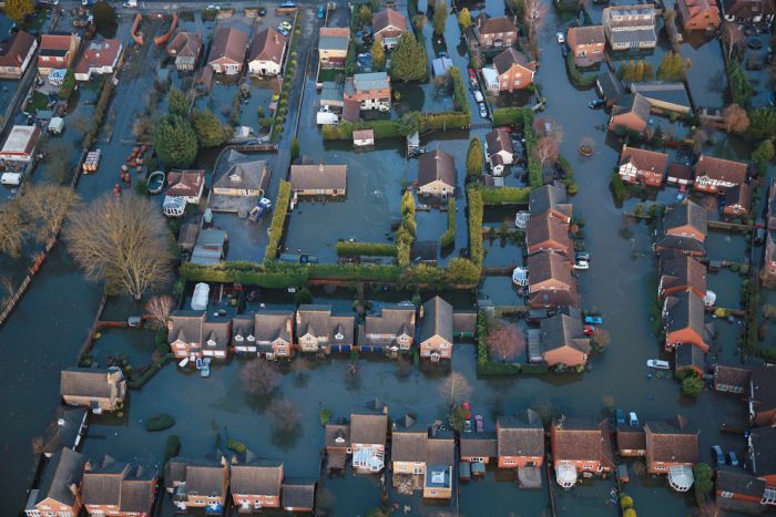 Thames Flooding (37 pics)