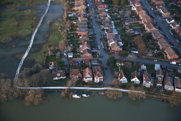 Thames Flooding (37 pics)