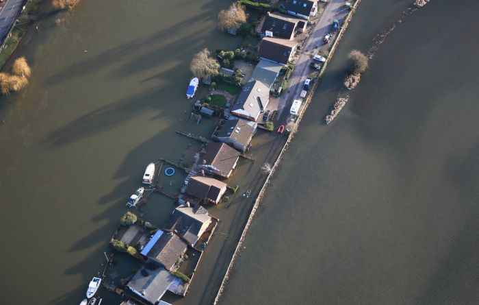 Thames Flooding (37 pics)