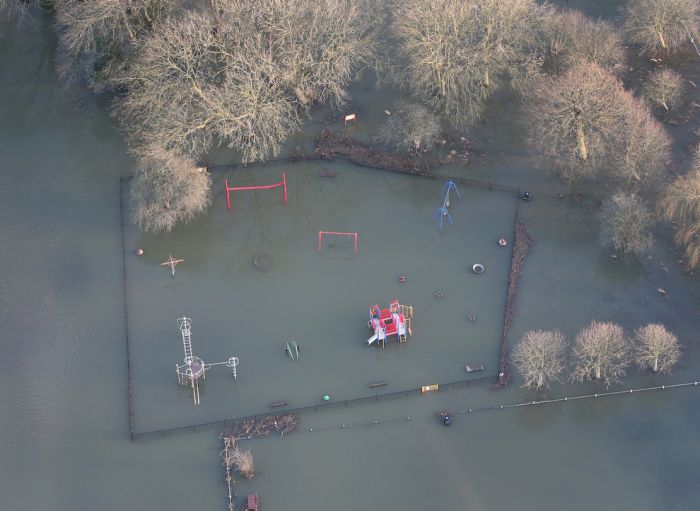 Thames Flooding (37 pics)