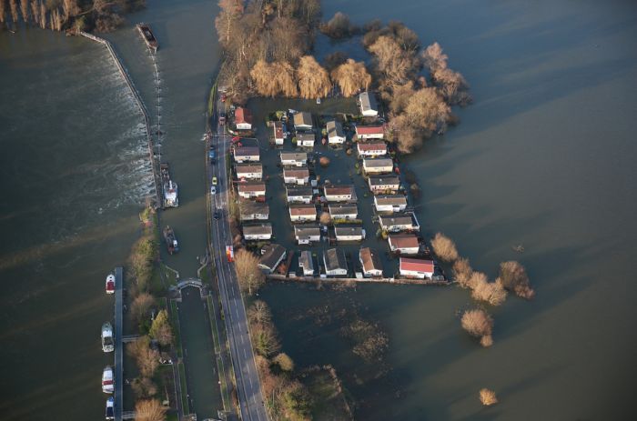 Thames Flooding (37 pics)