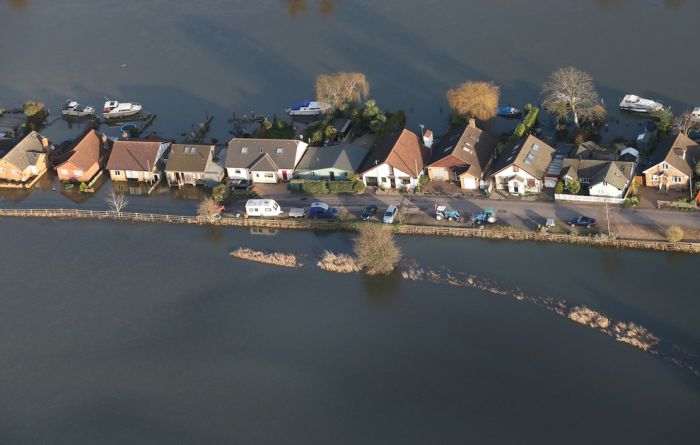 Thames Flooding (37 pics)