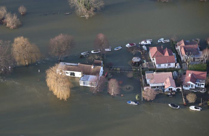 Thames Flooding (37 pics)