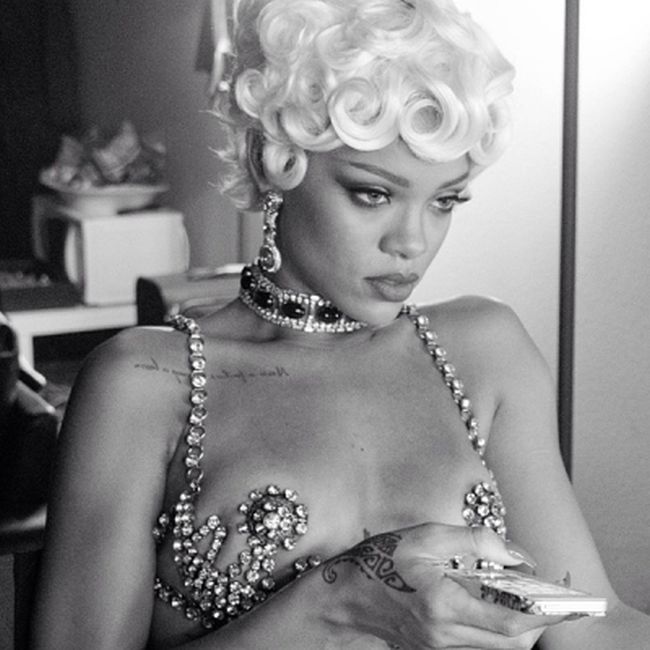 Rihanna’s Hottest Instagram Photos (17 pics)