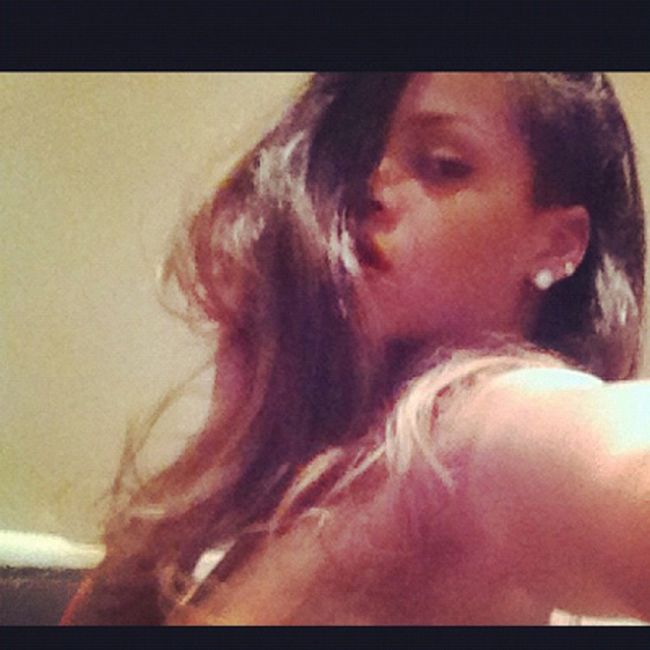 Rihanna’s Hottest Instagram Photos (17 pics)