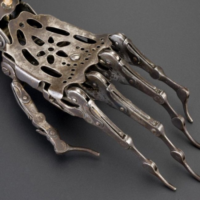 Artificial Arm from the Past (3 pics)