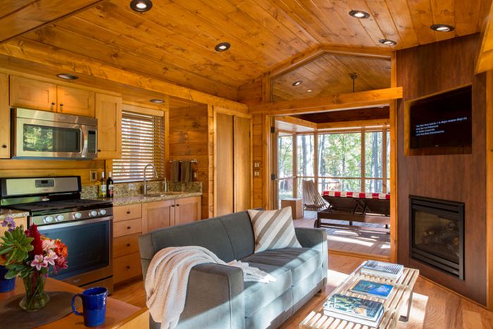 Cabin in the Woods (12 pics)