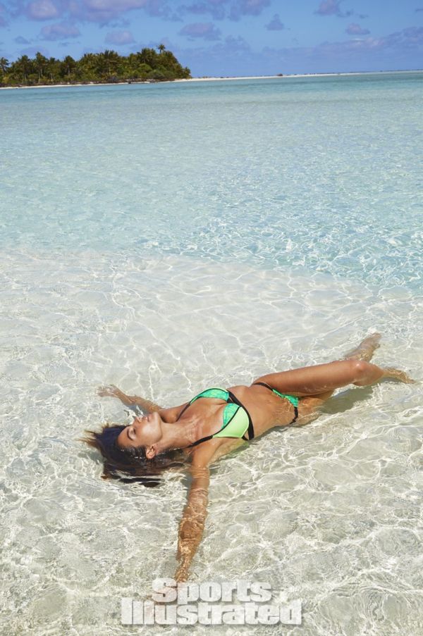 Model Lily Aldridge Swimsuit 2014 (36 pics)